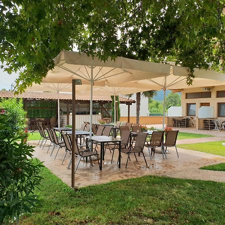 סטאברוס Helios Hotel מראה חיצוני תמונה