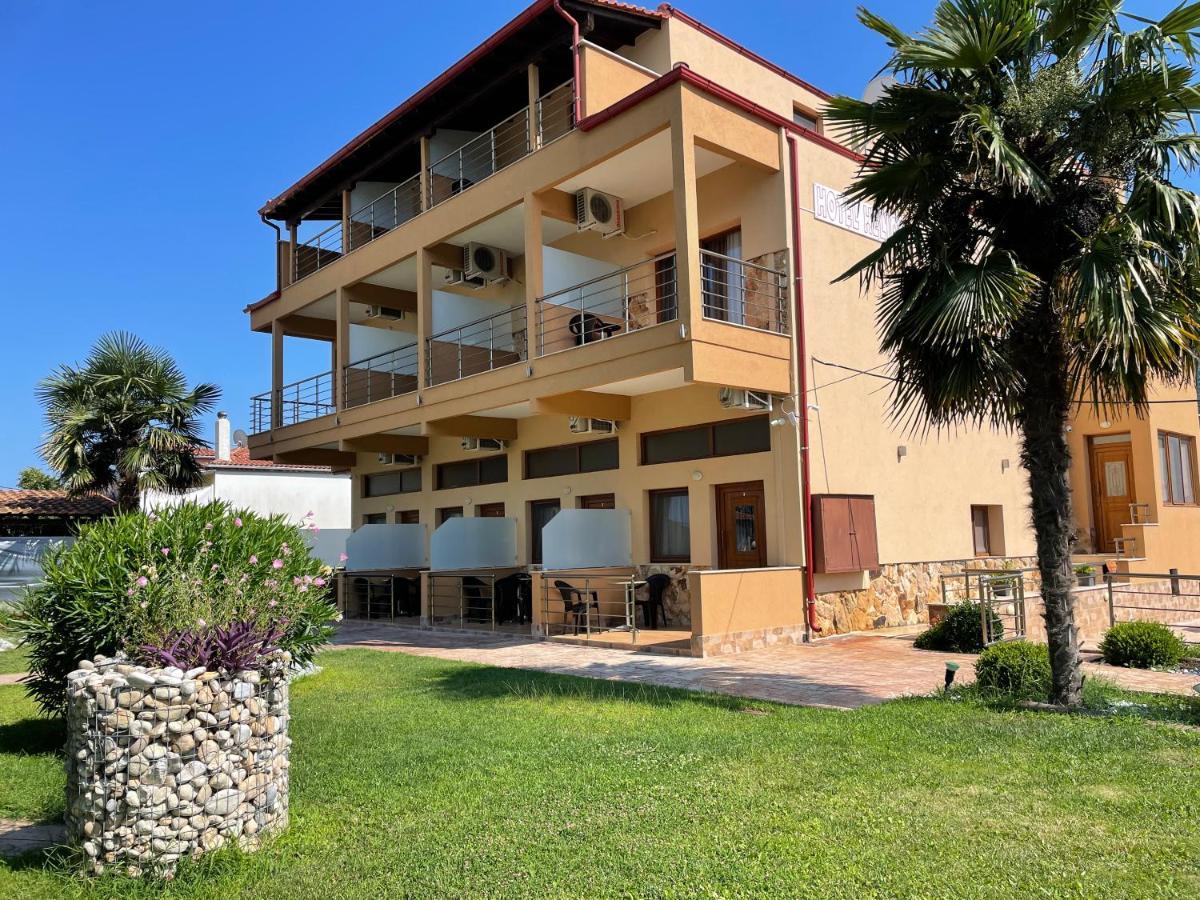 סטאברוס Helios Hotel מראה חיצוני תמונה