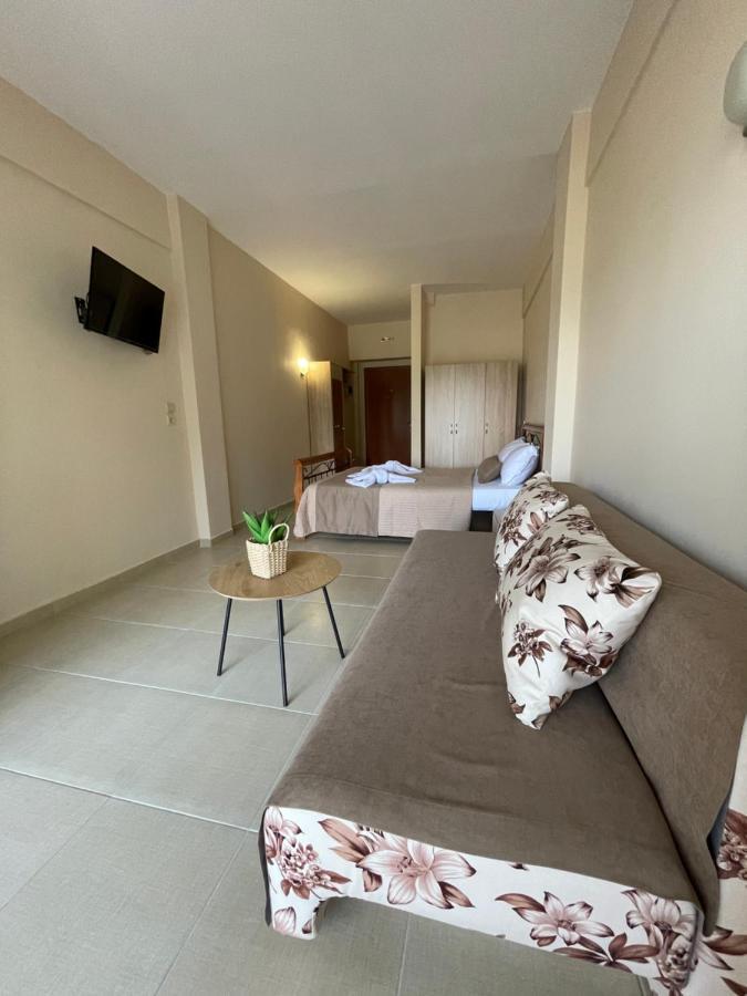 סטאברוס Helios Hotel מראה חיצוני תמונה