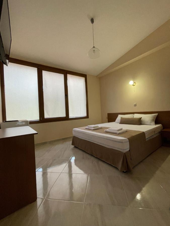 סטאברוס Helios Hotel מראה חיצוני תמונה