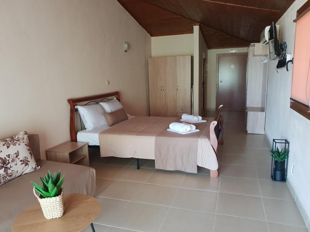סטאברוס Helios Hotel מראה חיצוני תמונה